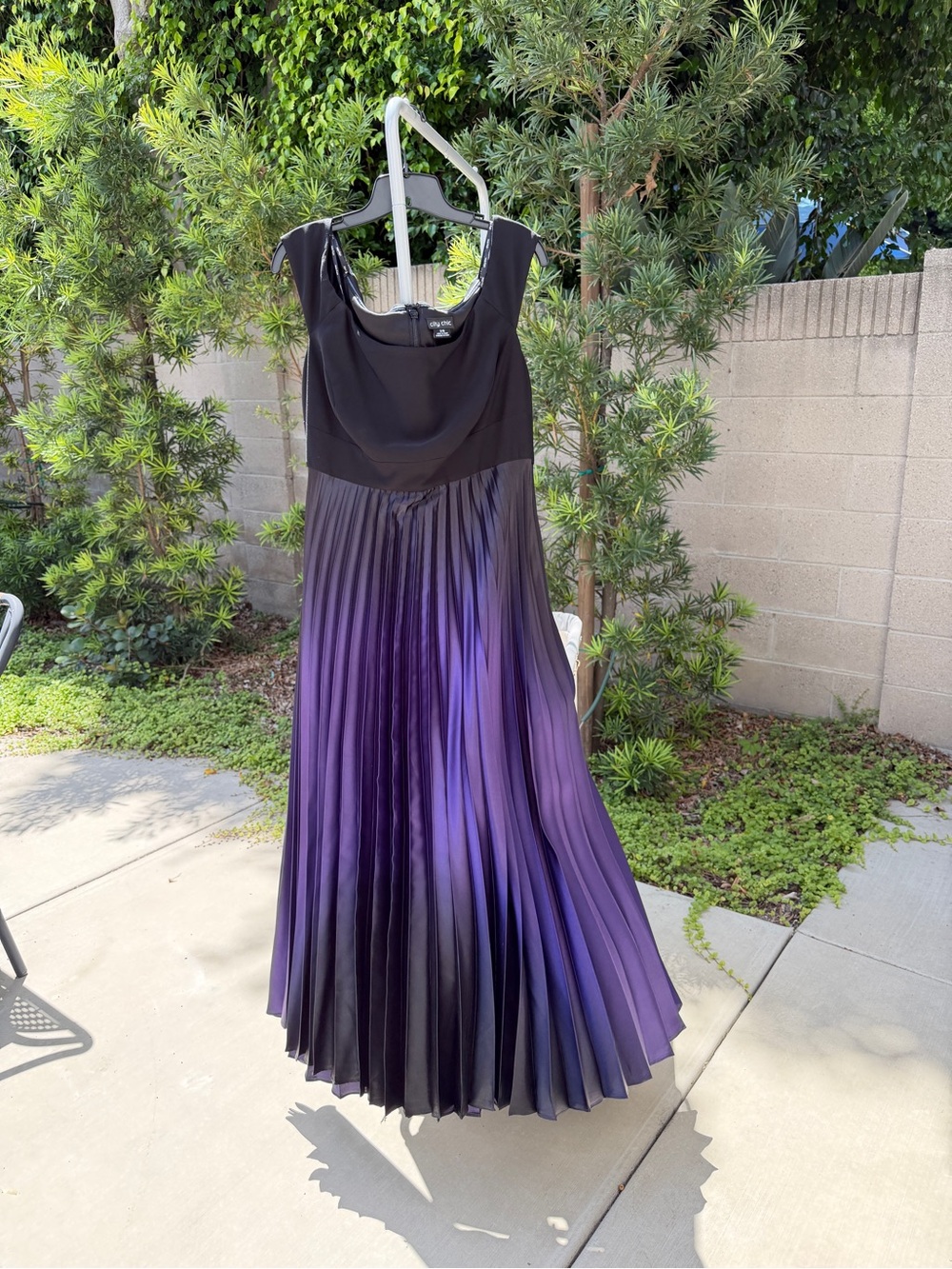 City Chic Trendy Passion Deep Purple Ombre Pleated Maxi Dress - size 16 - Picture 4 of 9